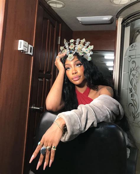 SZA successfully conquered her recent show in Atlanta, but all fans can talk about is her stunning body in the recent Instagram photos. The Grammy winner completely wowed …
